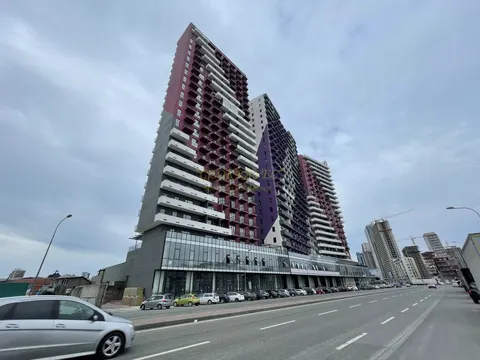 Элитный жилой комплекс у моря в центре Батуми. 23-этажный жилой комплекс у моря на Аллее Мира, угол ул. Багратиони
