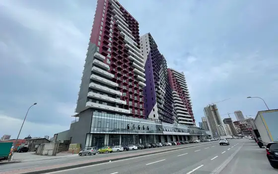 Элитный жилой комплекс у моря в центре Батуми. 23-этажный жилой комплекс у моря на Аллее Мира, угол ул. Багратиони