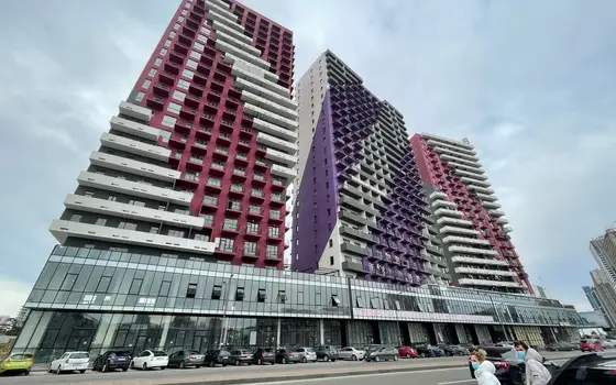 Элитный жилой комплекс у моря в центре Батуми. 23-этажный жилой комплекс у моря на Аллее Мира, угол ул. Багратиони