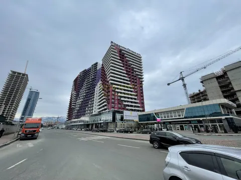 Элитный жилой комплекс у моря в центре Батуми. 23-этажный жилой комплекс у моря на Аллее Мира, угол ул. Багратиони