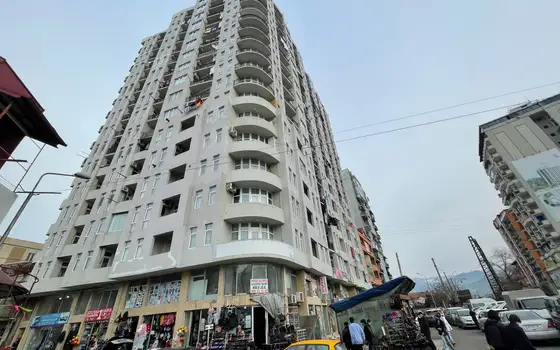 Новый жилой дом в центре города Батуми у моря. Квартиры с видом на море и на горы.
