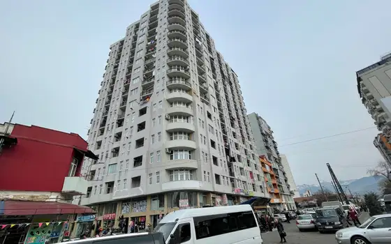 Новый жилой дом в центре города Батуми у моря. Квартиры с видом на море и на горы.