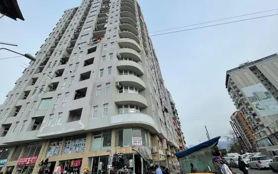 Новый жилой дом в центре города Батуми у моря. Квартиры с видом на море и на горы.