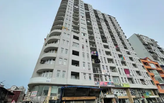 Новый жилой дом в центре города Батуми у моря. Квартиры с видом на море и на горы.