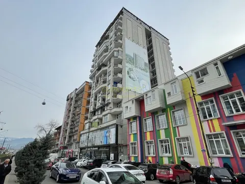 Новый 15 этажный жилой дом в старом Батуми на улице Церетели. Квартиры с видом на море и на город.