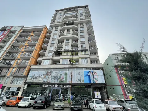 Новый 15 этажный жилой дом в старом Батуми на улице Церетели. Квартиры с видом на море и на город.