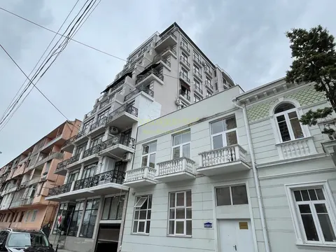 Новый 9 этажный жилой дом у озера Нуригели. Квартиры в центре города у моря.