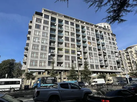 Новый жилой дом ,,DS Old Batumi" в центре города Батуми у кафедрального собора. Квартиры с видом на город и на горы.