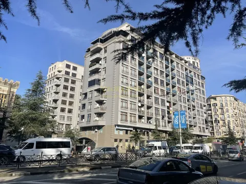 Новый жилой дом ,,DS Old Batumi" в центре города Батуми у кафедрального собора. Квартиры с видом на город и на горы.