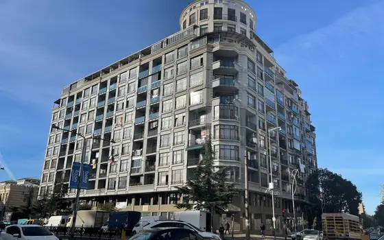 Новый жилой дом ,,DS Old Batumi" в центре города Батуми у кафедрального собора. Квартиры с видом на город и на горы.