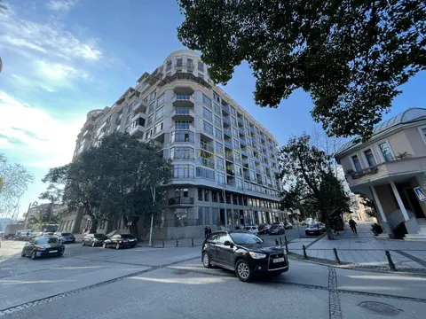 Новый жилой дом ,,DS Old Batumi" в центре города Батуми у кафедрального собора. Квартиры с видом на город и на горы.