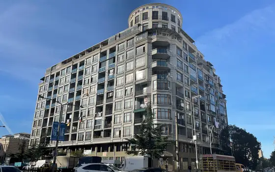 Новый жилой дом ,,DS Old Batumi" в центре города Батуми у кафедрального собора. Квартиры с видом на город и на горы.