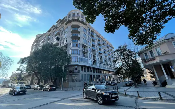 Новый жилой дом ,,DS Old Batumi" в центре города Батуми у кафедрального собора. Квартиры с видом на город и на горы.
