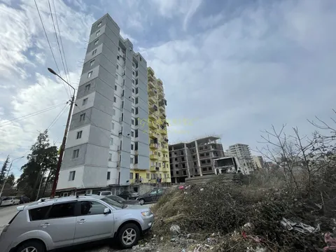Новый 12 этажный жилой дом у стадиона регби. Квартиры с видом на стадион и на город.