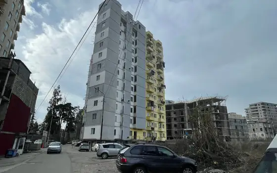 Новый 12 этажный жилой дом у стадиона регби. Квартиры с видом на стадион и на город.