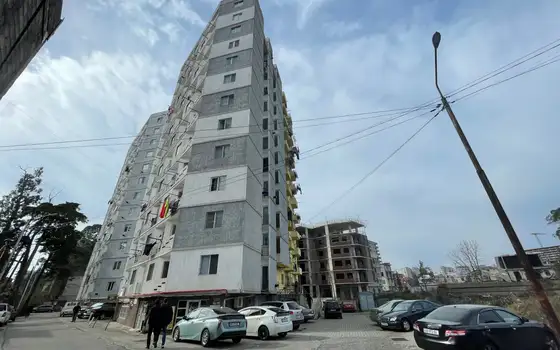 Новый 12 этажный жилой дом у стадиона регби. Квартиры с видом на стадион и на город.