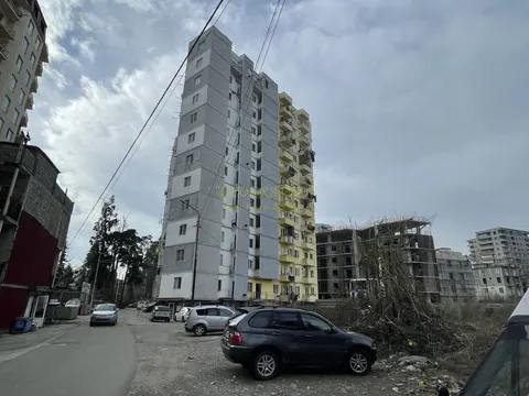 Новый 12 этажный жилой дом у стадиона регби. Квартиры с видом на стадион и на город.