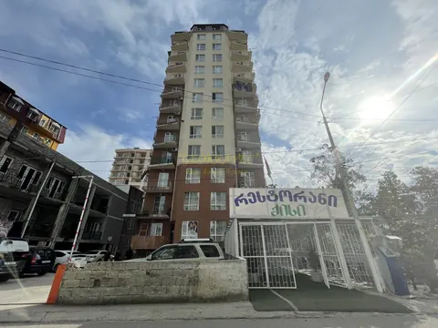 Новый Жилой дом у стадиона регби. Квартиры с видом на город и на горы.