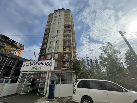 Новый Жилой дом у стадиона регби. Квартиры с видом на город и на горы.