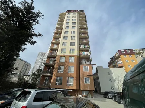 Новый Жилой дом у стадиона регби. Квартиры с видом на город и на горы.