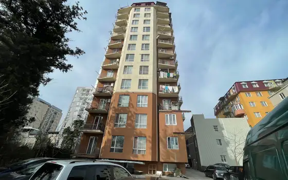 Новый Жилой дом у стадиона регби. Квартиры с видом на город и на горы.
