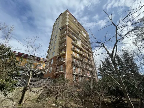 Новый Жилой дом у стадиона регби. Квартиры с видом на город и на горы.