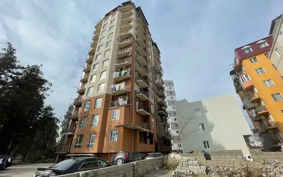 Новый Жилой дом у стадиона регби. Квартиры с видом на город и на горы.