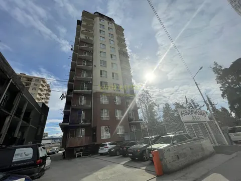 Новый Жилой дом у стадиона регби. Квартиры с видом на город и на горы.