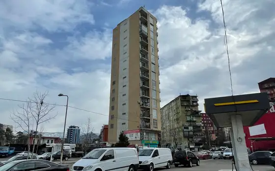 Новый Жилой дом у оптового рынка. Квартиры с видом на город и на горы.