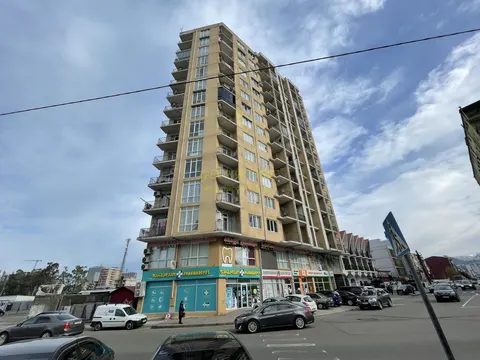 Новый Жилой дом у оптового рынка. Квартиры с видом на город и на горы.