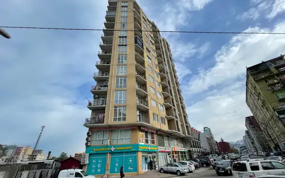 Новый Жилой дом у оптового рынка. Квартиры с видом на город и на горы.