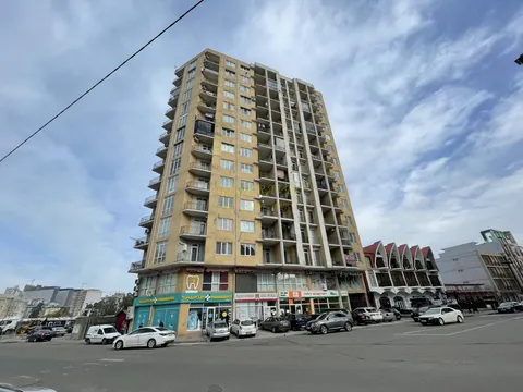 Новый Жилой дом у оптового рынка. Квартиры с видом на город и на горы.