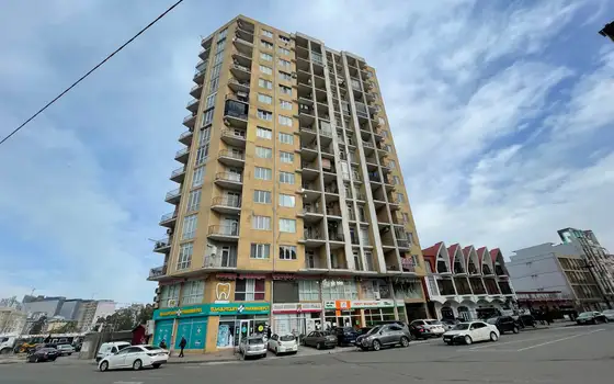 Новый Жилой дом у оптового рынка. Квартиры с видом на город и на горы.