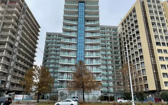 Новый жилой дом гостиничного типа ,,AQUA HOTEL & APARTMENTS" на берегу Черного море. Квартиры с видом на море и на горы