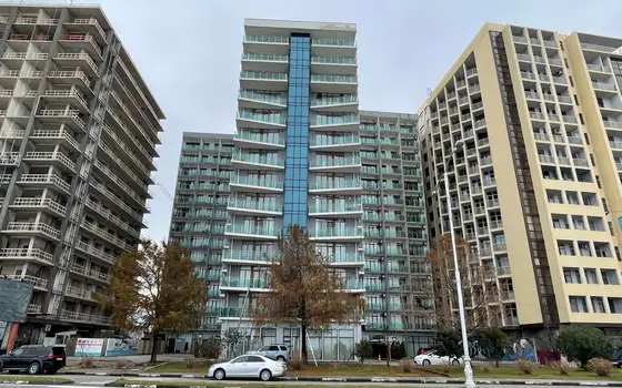 Новый жилой дом гостиничного типа ,,AQUA HOTEL & APARTMENTS" на берегу Черного море. Квартиры с видом на море и на горы