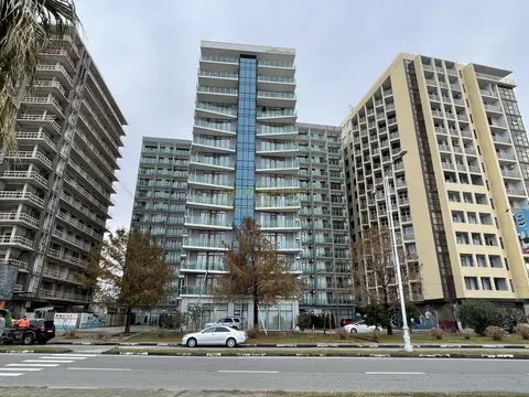 Новый жилой дом гостиничного типа ,,AQUA HOTEL & APARTMENTS" на берегу Черного море. Квартиры с видом на море и на горы 