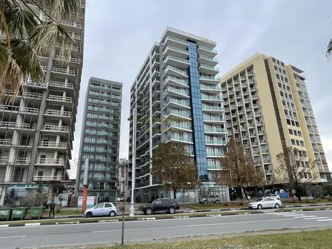 Новый жилой дом гостиничного типа ,,AQUA HOTEL & APARTMENTS" на берегу Черного море. Квартиры с видом на море и на горы 