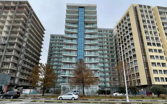 Новый жилой дом гостиничного типа ,,AQUA HOTEL & APARTMENTS" на берегу Черного море. Квартиры с видом на море и на горы
