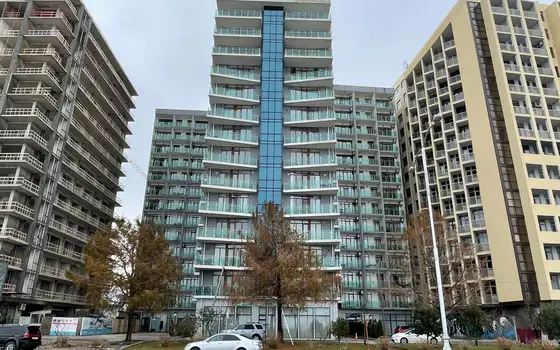 Новый жилой дом гостиничного типа ,,AQUA HOTEL & APARTMENTS" на берегу Черного море. Квартиры с видом на море и на горы