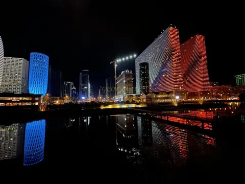 Элитный комплекс гостиничного типа ,,ORBI SITY" на берегу моря в Батуми. 55-этажный элитный комплекс у моря на ул.Ш.Химш
