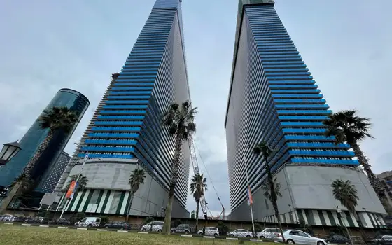 Элитный комплекс гостиничного типа ,,ORBI SITY" на берегу моря в Батуми. 55-этажный элитный комплекс у моря на ул.Ш.Химш