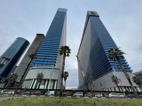 Элитный комплекс гостиничного типа ,,ORBI SITY" на берегу моря в Батуми. 55-этажный элитный комплекс у моря на ул.Ш.Химш