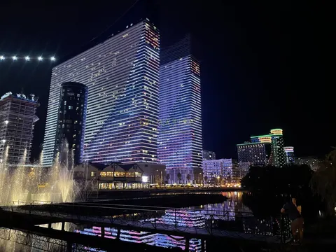 Элитный комплекс гостиничного типа ,,ORBI SITY" на берегу моря в Батуми. 55-этажный элитный комплекс у моря на ул.Ш.Химш