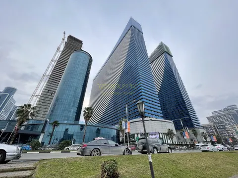 Элитный комплекс гостиничного типа ,,ORBI SITY" на берегу моря в Батуми. 55-этажный элитный комплекс у моря на ул.Ш.Химш