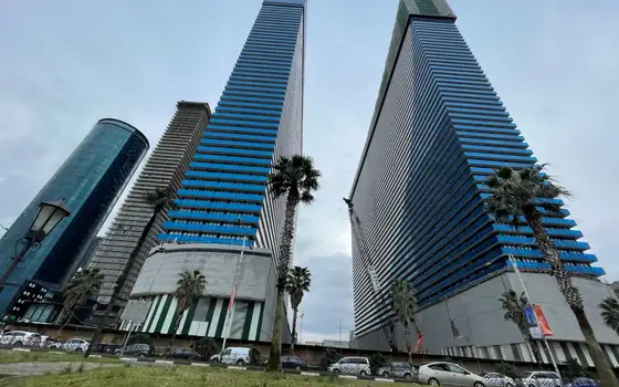 Элитный комплекс гостиничного типа ,,ORBI SITY" на берегу моря в Батуми. 55-этажный элитный комплекс у моря на ул.Ш.Химш