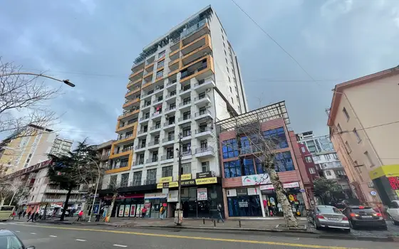 Новый дом на улице Горгиладзе у моря в центре города Батуми. Квартиры с видом на море.