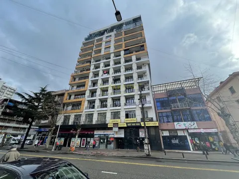 Новый дом на улице Горгиладзе у моря в центре города Батуми. Квартиры с видом на море.