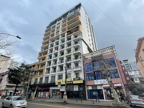 Новый дом на улице Горгиладзе у моря в центре города Батуми. Квартиры с видом на море.