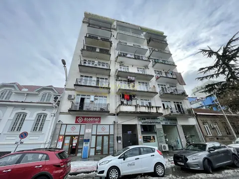 Новый жилой дом на улице Парнаваз мепе в Батуми. Квартиры с видом на город.