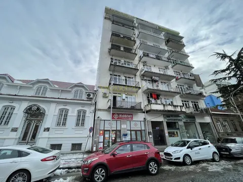 Новый жилой дом на улице Парнаваз мепе в Батуми. Квартиры с видом на город.